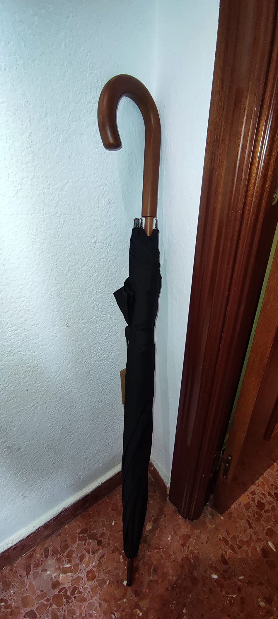 Muy buen paraguas clásico